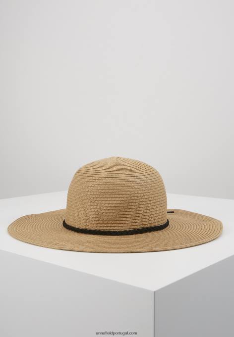 mulheres chapéu bronzeado F4BZ0D2716 Anna Field