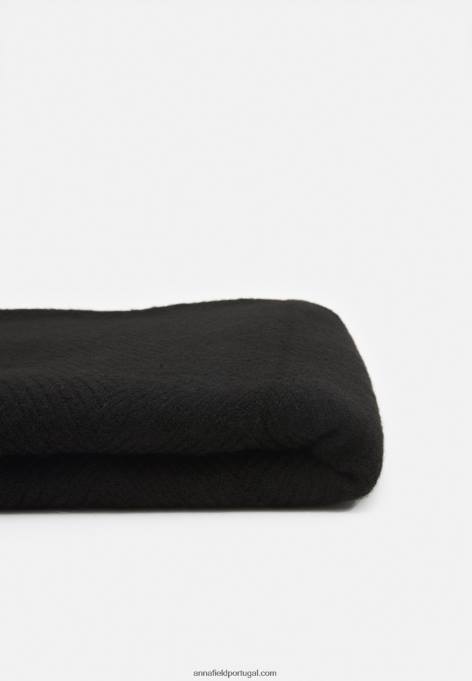 mulheres cachecol preto F4BZ0D2826 Anna Field