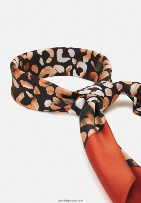 mulheres lençol marrom F4BZ0D2844 Anna Field