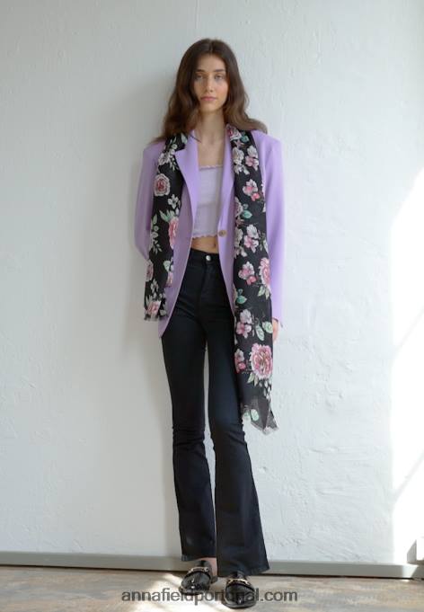 mulheres lençol preto F4BZ0D2839 Anna Field