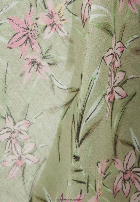 mulheres lençol verde F4BZ0D2842 Anna Field