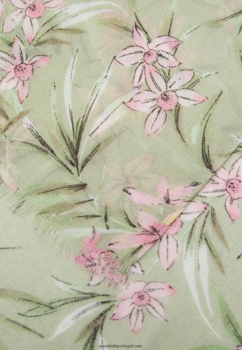 mulheres lençol verde F4BZ0D2842 Anna Field