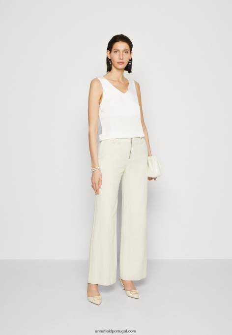 mulheres topo fora do branco F4BZ0D399 Anna Field