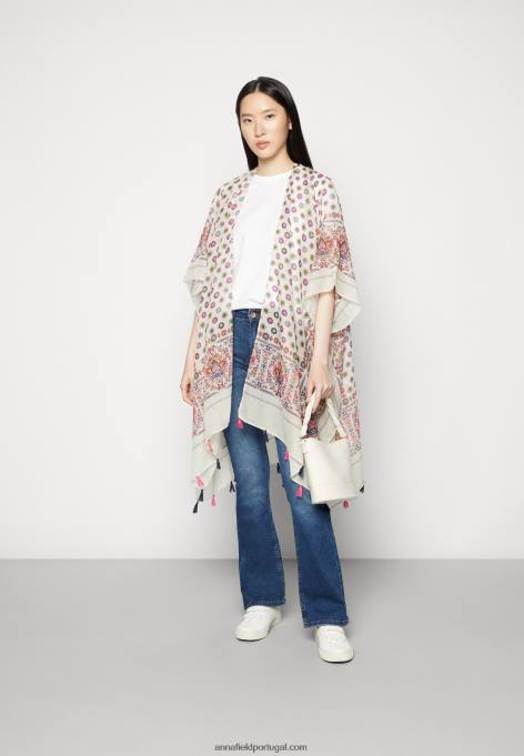 mulheres capa bronzeada F4BZ0D722 Anna Field