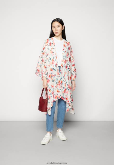 mulheres capa vermelha F4BZ0D727 Anna Field