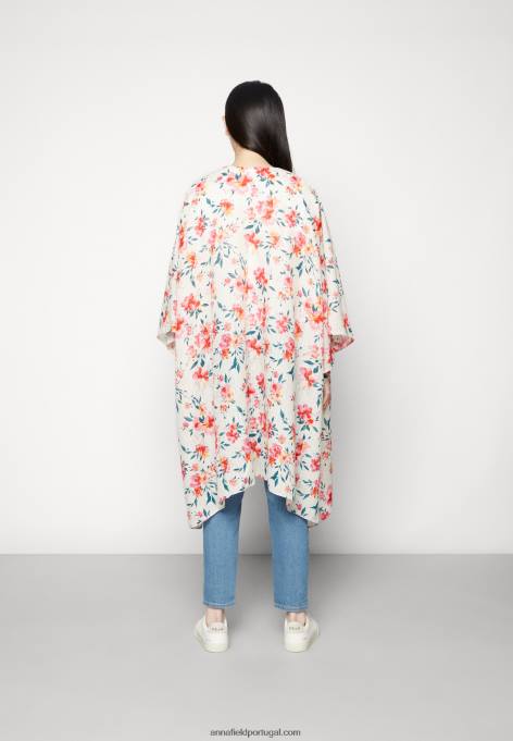 mulheres capa vermelha F4BZ0D727 Anna Field