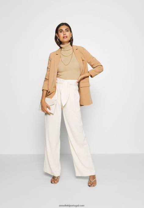 mulheres saltador de areia F4BZ0D853 Anna Field