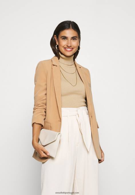 mulheres saltador de areia F4BZ0D853 Anna Field