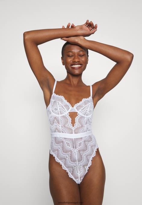 mulheres corpo branco F4BZ0D1017 Anna Field