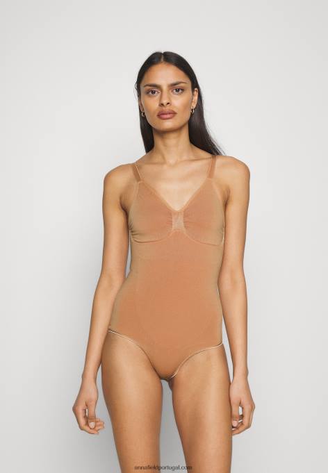 mulheres corpo nu F4BZ0D1021 Anna Field