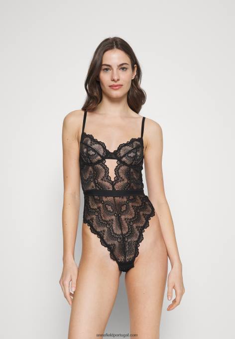 mulheres corpo preto F4BZ0D1018 Anna Field