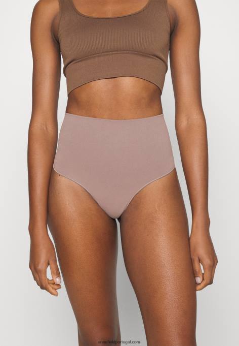 mulheres modelador bronzeado F4BZ0D1037 Anna Field