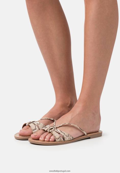 mulheres mula marrom F4BZ0D1882 Anna Field