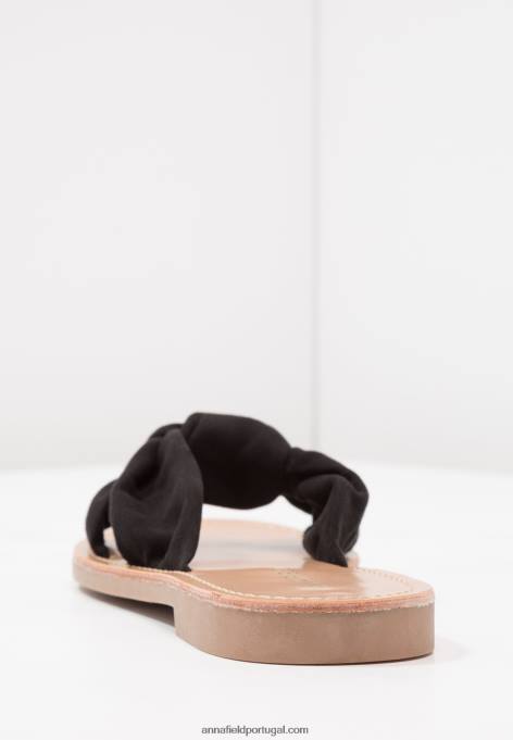 mulheres mula preta F4BZ0D1868 Anna Field