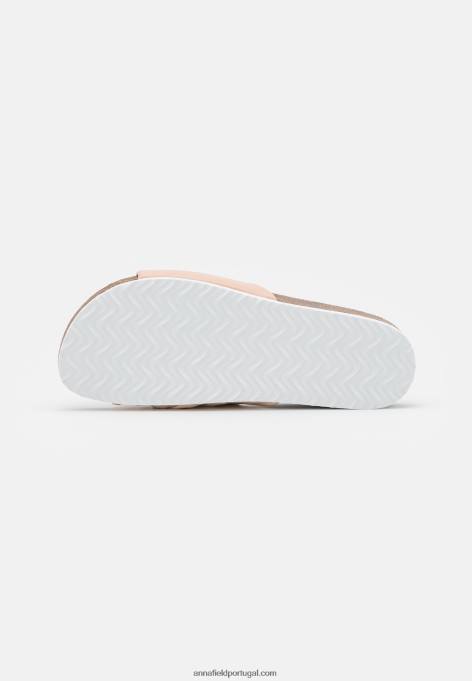 mulheres mula rosa F4BZ0D1874 Anna Field