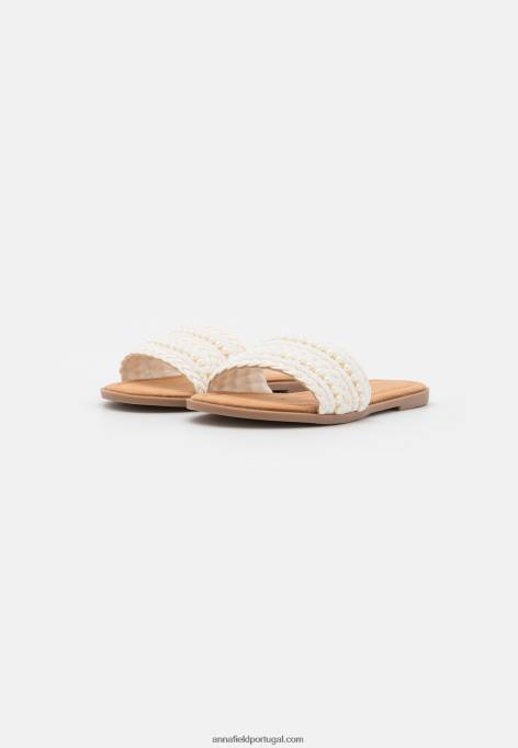 mulheres mulas brancas F4BZ0D1864 Anna Field