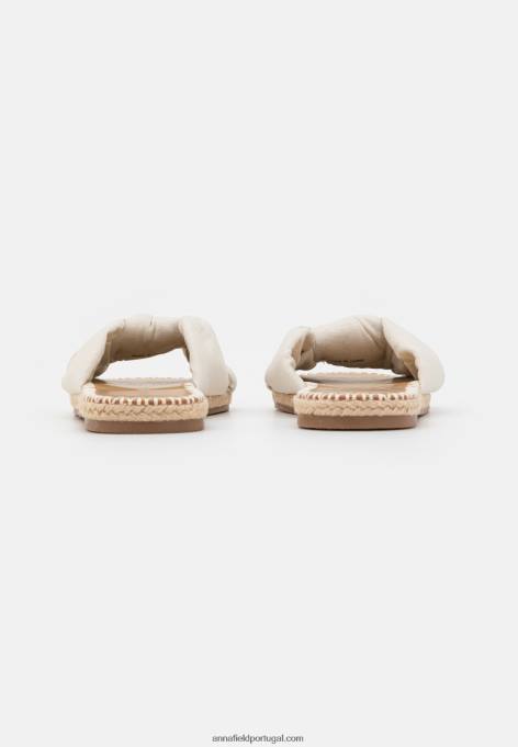 mulheres mulas brancas F4BZ0D1871 Anna Field