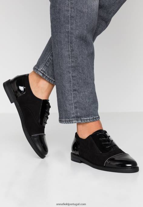 mulheres rendas pretas F4BZ0D1851 Anna Field