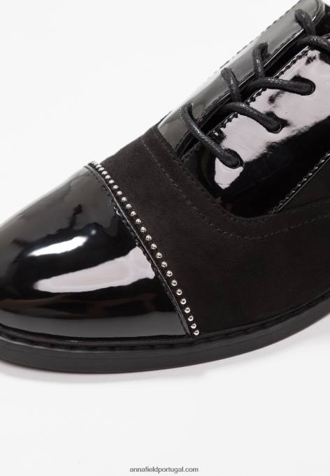 mulheres rendas pretas F4BZ0D1851 Anna Field