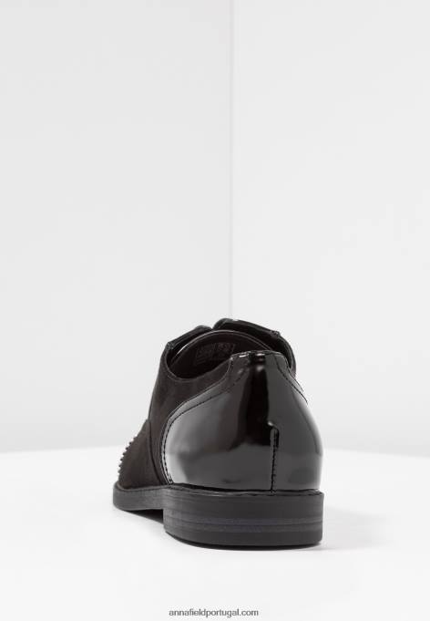 mulheres rendas pretas F4BZ0D1851 Anna Field