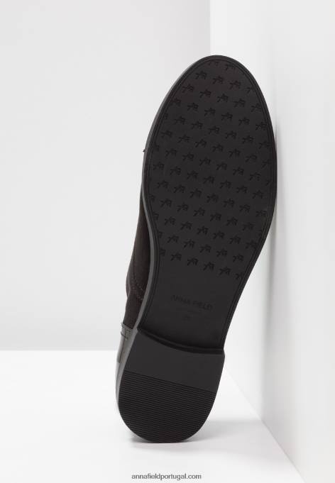 mulheres rendas pretas F4BZ0D1851 Anna Field