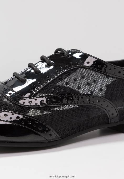 mulheres rendas pretas F4BZ0D1853 Anna Field