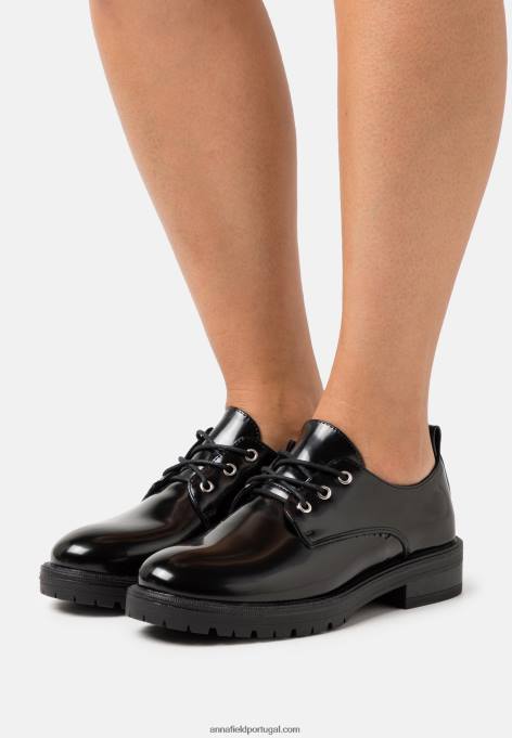 mulheres rendas pretas F4BZ0D1855 Anna Field