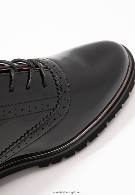 mulheres rendas pretas F4BZ0D1857 Anna Field