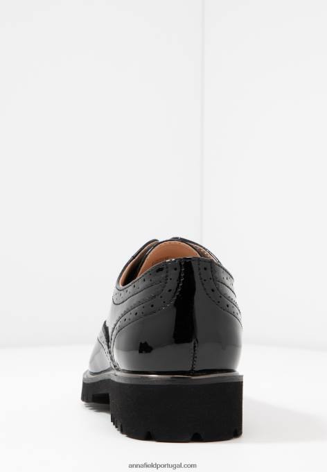 mulheres rendas pretas F4BZ0D1857 Anna Field